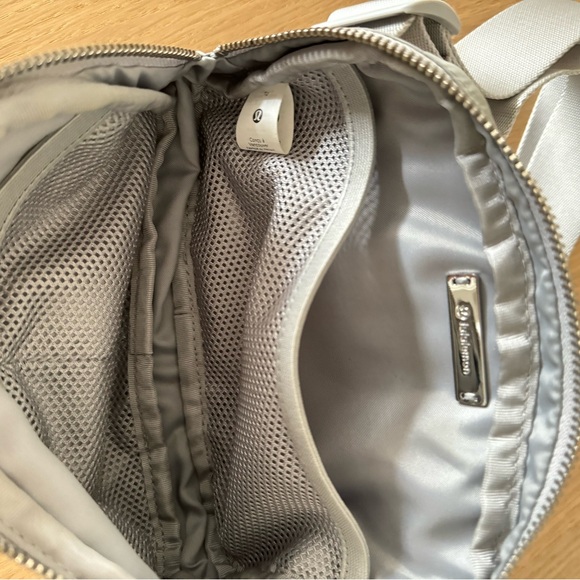 Lululemon Everywhere Belt Bag 1L - Picture 7 of 8